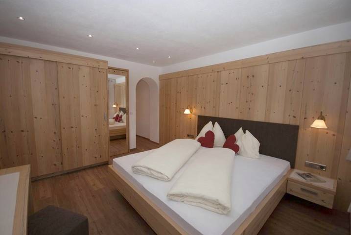 Ferienwohnung für 2 Personen, mit Balkon und Garten sowie Ausblick in Sexten