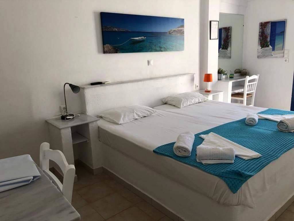 Double Room with Private Bathroom in Ramos, Sérifos
