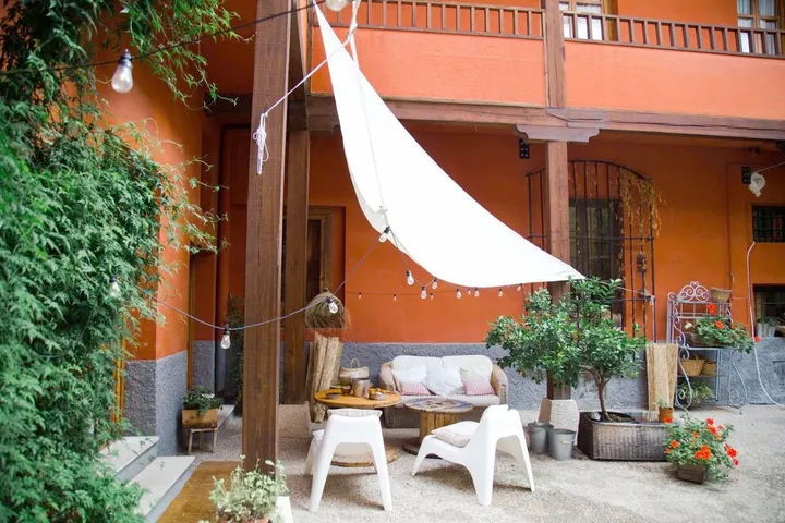 Hotel para 10 personas, con terraza y jardín - 1