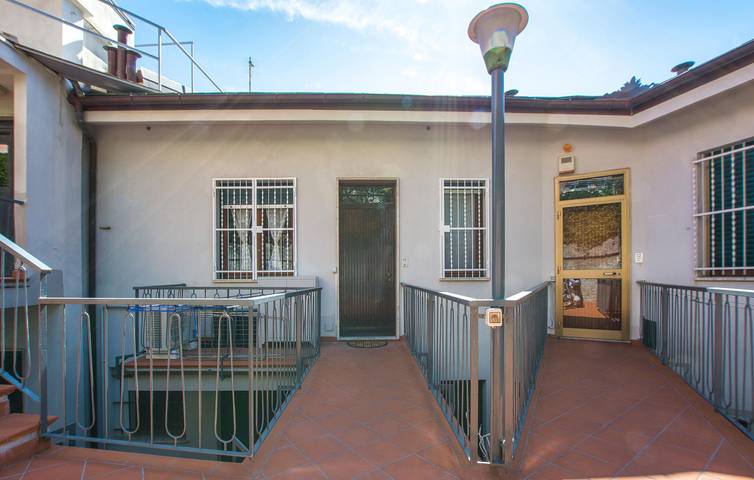 Appartamento intero, Appartamento con vista mare, a 600 m dalla spiaggia, Wi-Fi e terrazza in Recco, Riviera di Levante