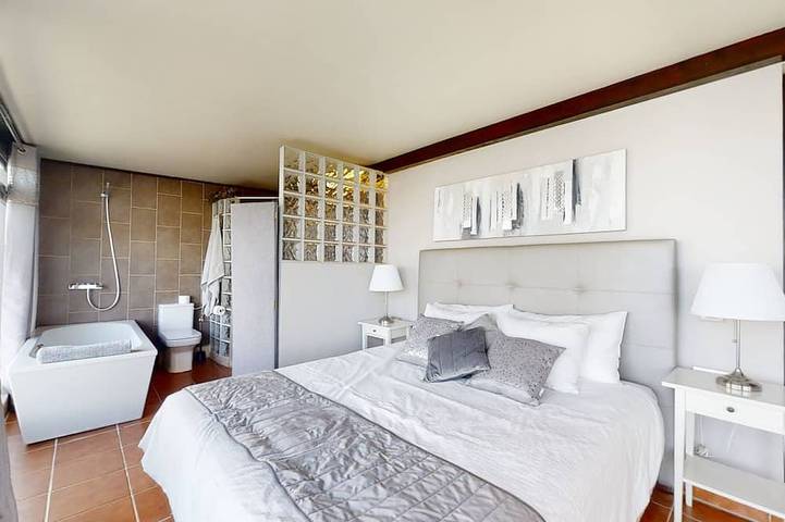 Exclusive Supervilla (12 bed/11 bath) Amazing Facilities, Sea and Mountain Views in Conil, Tías