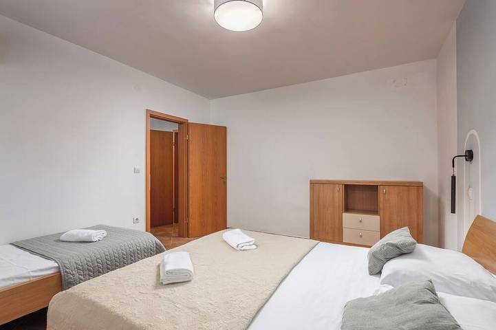 Ganze Wohnung, Oasis Jadreski with Pool, Pula, Croatia in Sisan, Südküste Istrien