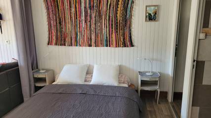 Location de vacances pour 3 personnes, avec jardin dans le Jura