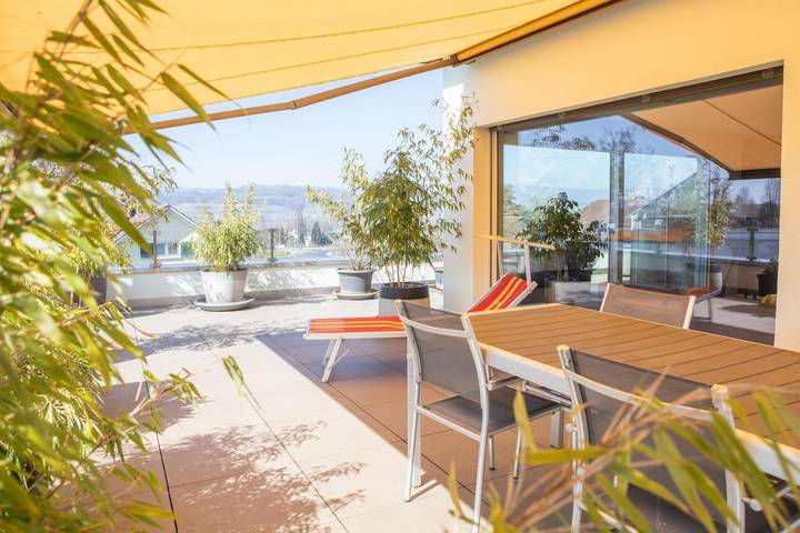 Gîte pour 4 personnes, avec vue sur le lac et vue ainsi que piscine et balcon, adapté aux familles à Morat - 2