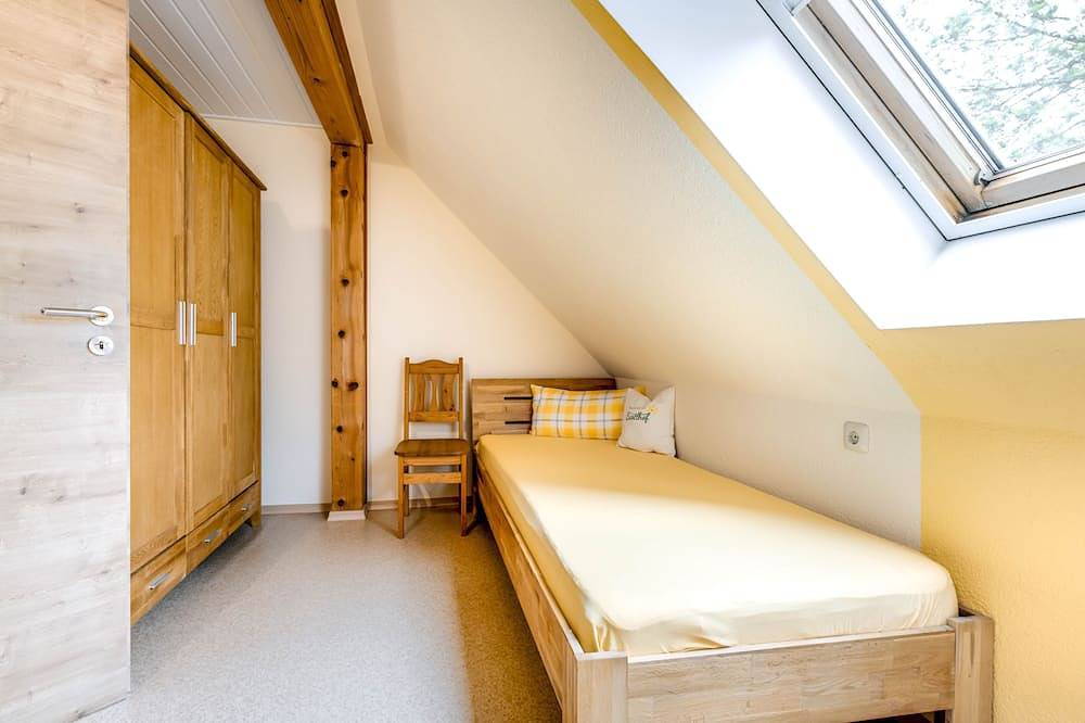 Ganze Wohnung, 4-Sterne Ferienwohnung Abendrot (75 m2) mit kleinem Balkon und Liegewiese mit Freisitz in Burglengenfeld, Ostbayern
