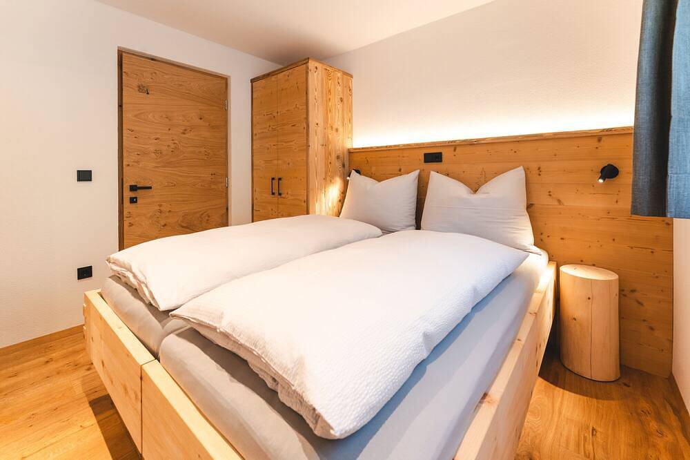 Entire apartment, Apartment 'Wald' with Mountain View, Private Terrace and Wi-Fi in Sexten, South Tyrol