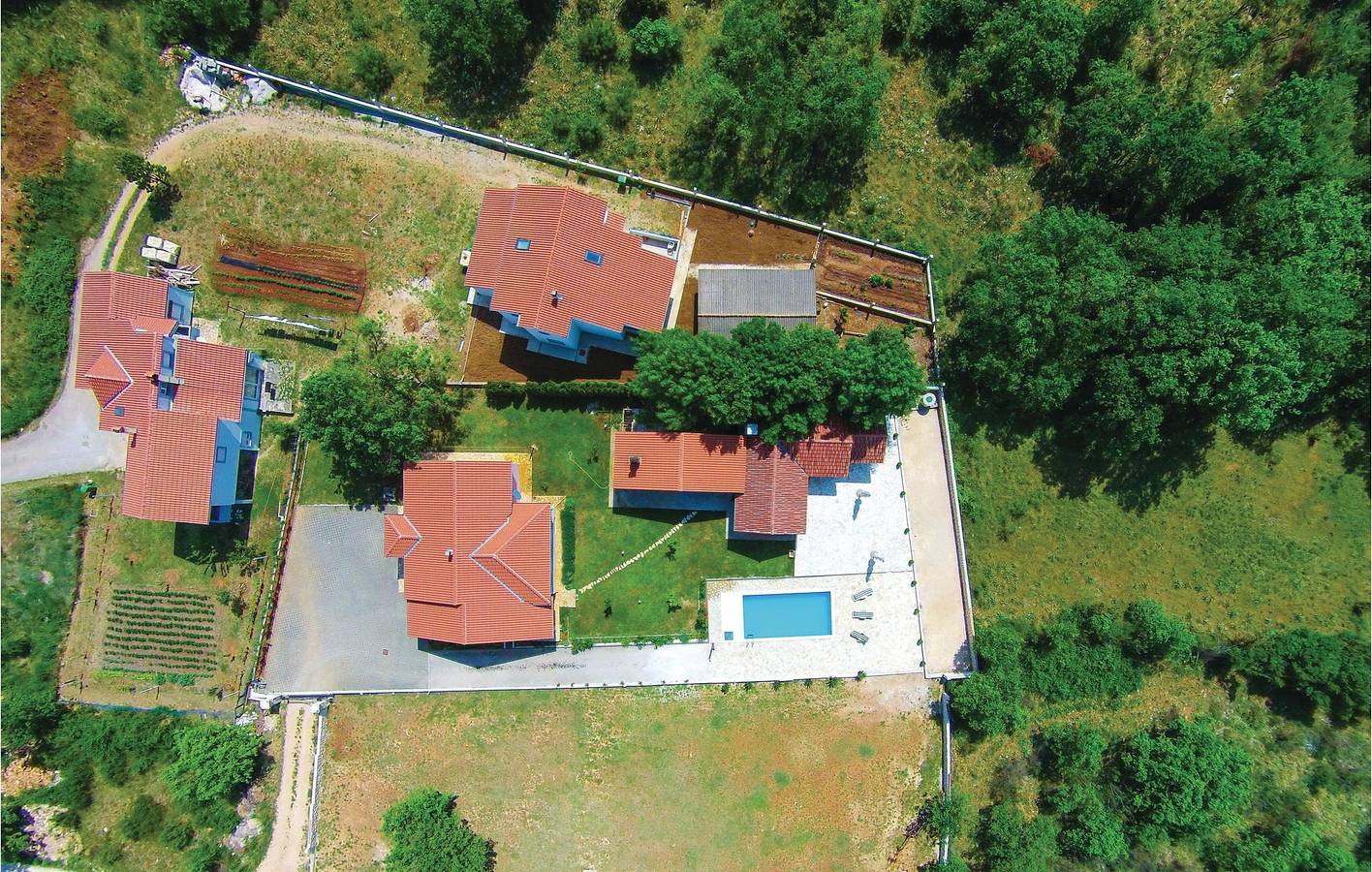 Spacieux appartement de 135 m² avec piscine, terrasse, Wi-Fi et parking in Poličnik, Région de Zadar