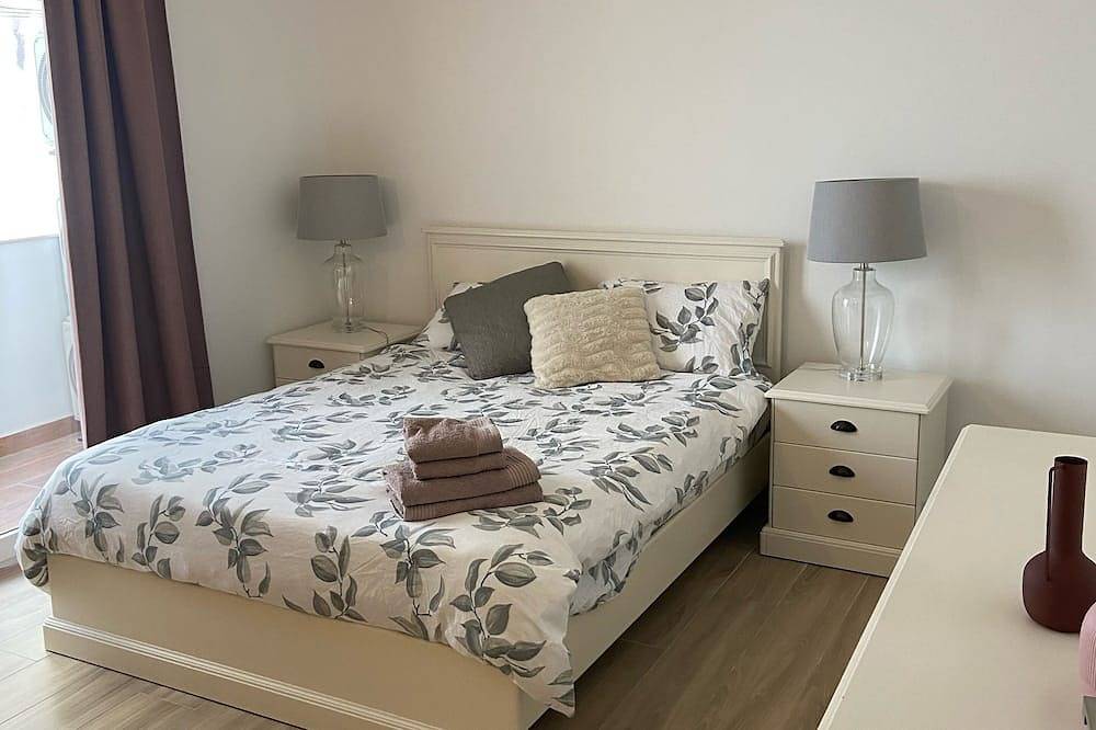 Ganze Wohnung, Modern Apartment, Glorious Views and Terrace in il-Mellieha, Mellieha