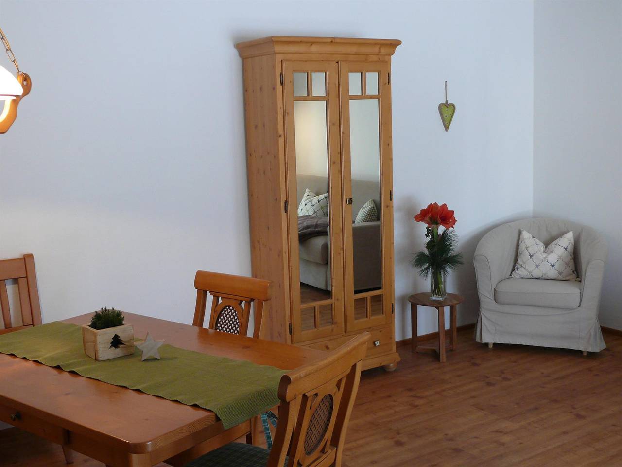 Ganze Ferienwohnung, Fewo 2, 1 Schlafraum, Bad/Wc, Bergblick in Garmisch-Partenkirchen, Bayerische Alpen