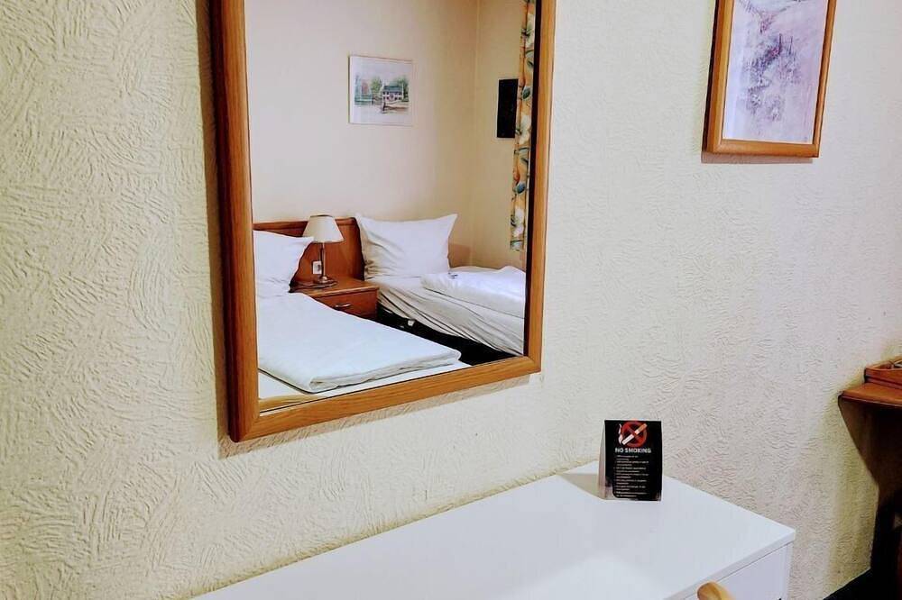 Dreibettzimmer mit Eigenem Bad in Rastatt, Nordschwarzwald