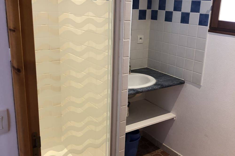 Independent cottage - private terrace - shared swimming pool in Simeyrols, Périgord Noir