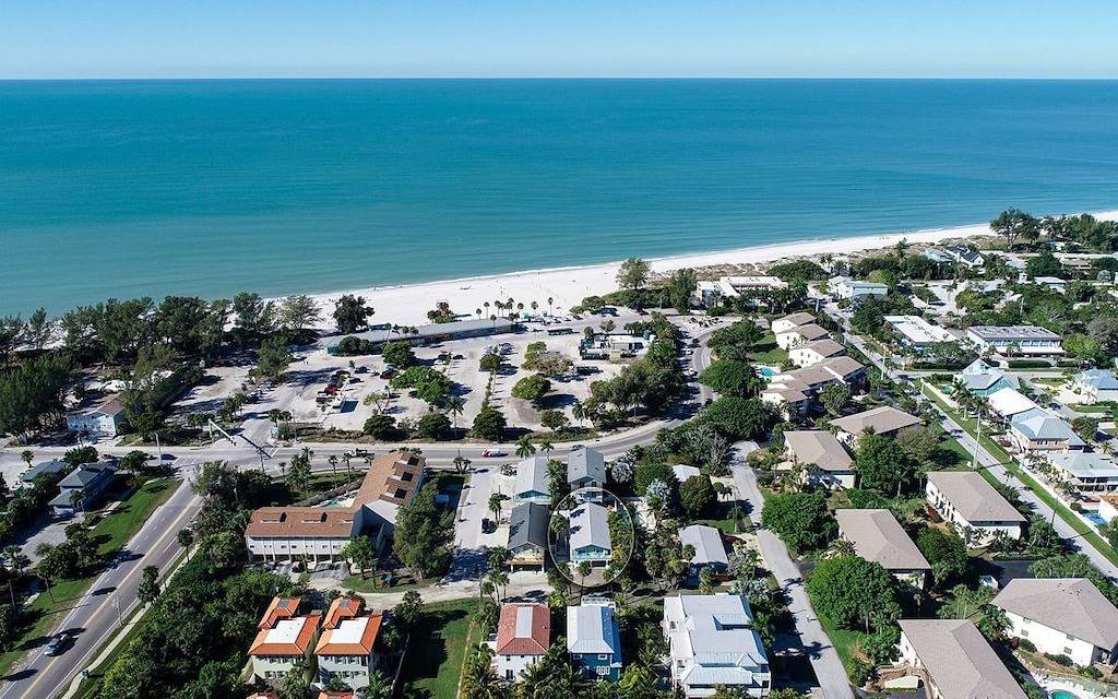 Steps from the Beach 2Br - Unit 1 in Holmes Beach, Anna Maria Island