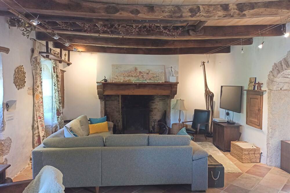 Charmante Ancienne Maison dans un Cadre Rural Exceptionnel avec Piscine Privée in Lugagnac, Quercy