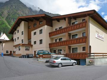 Ferienwohnung für 6 Personen, mit Balkon und Garten im Pitztal