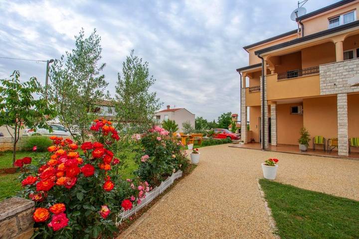 Ferienwohnung für 7 Personen, mit Balkon und Terrasse sowie Garten und Ausblick