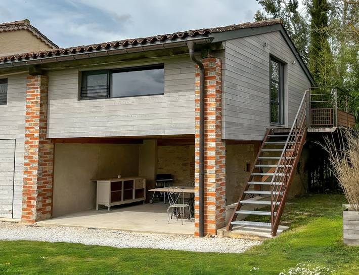 Gîte pour 3 personnes, avec piscine ainsi que jardin et terrasse
