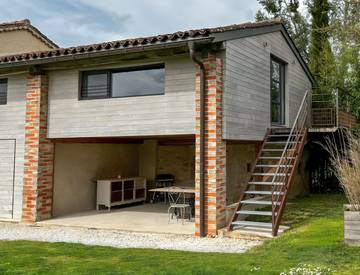 Gîte pour 3 personnes, avec terrasse ainsi que piscine et jardin à Fiac (Tarn)