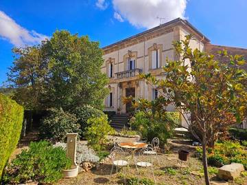 Cottage pour 3 personnes, avec piscine ainsi que vue et jardin, adapté aux familles à Bize-Minervois