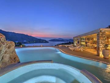 Cottage pour 4 personnes, avec piscine ainsi que jardin et vue dans Patmos