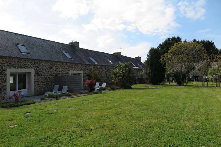 Location de vacances pour 2 personnes, avec jacuzzi et jardin, adapté aux familles à La Chapelle-Neuve - 4