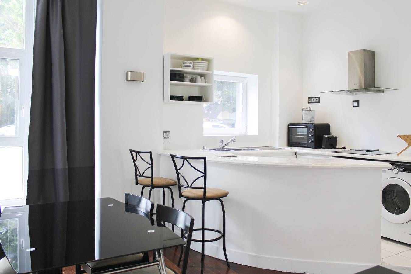 Studio entier, Studio avec terrasse à 15 min en métro de Paris in Bois-Colombes, Hauts-de-Seine