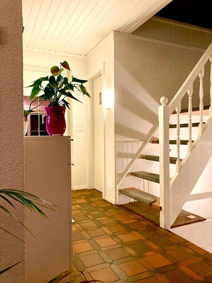 Cheerful villa with fireplace, bath-tub and garden in Noville, Genfer See