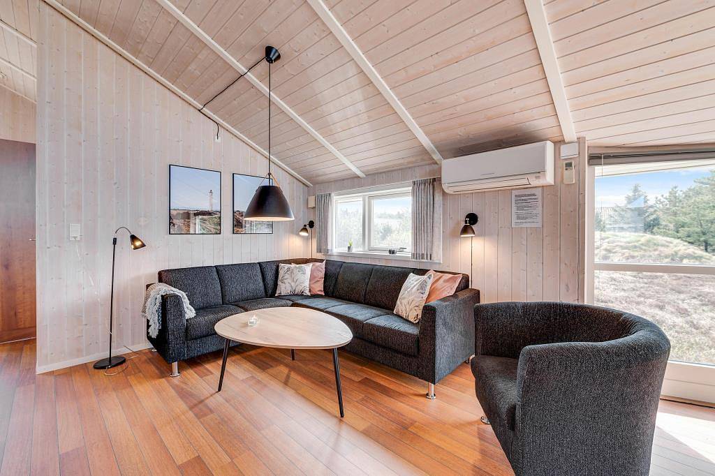 Familienfreundliches Ferienhaus mit Kamin, Sauna und Whirlpool in Bjerregård, Holmsland Klit