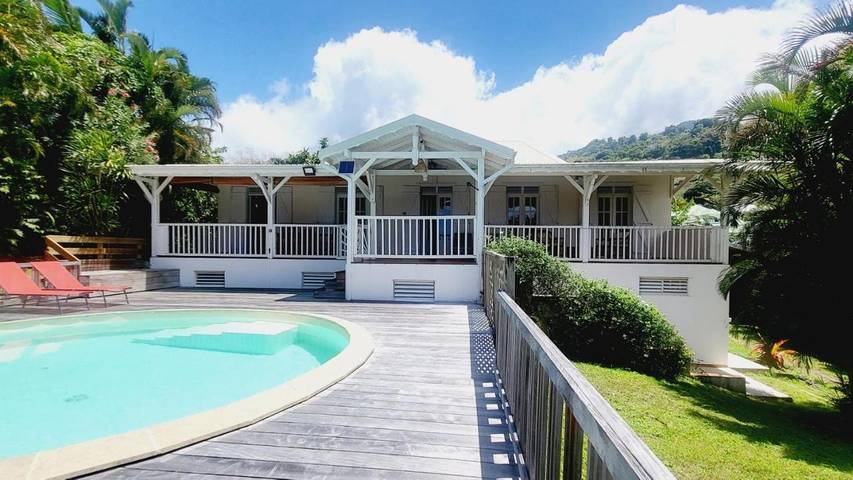 Chalet para 6 personas, con jardín además de vistas y piscina - 1