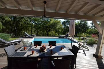 Gîte pour 6 personnes, avec jardin et piscine, animaux acceptés à Puycelsi