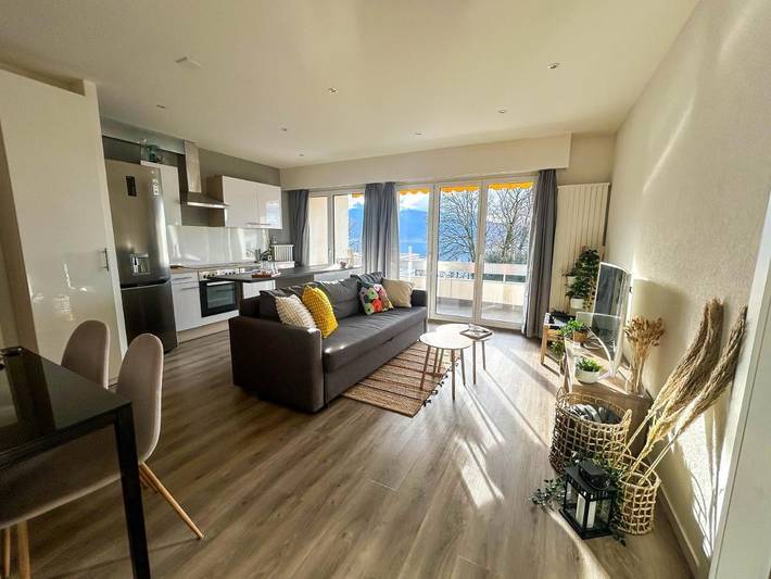 Gîte pour 4 personnes, avec Balcon ainsi que Terrasse et Piscine à La Tour-de-Peilz