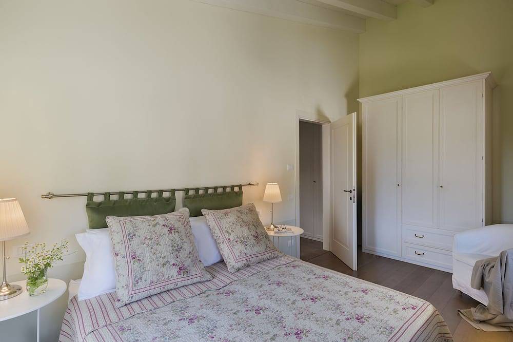 Ganze Wohnung, Unvergesslichen Urlaub altes Gebäude renoviert wenige Schritte vom See in Polpenazze del Garda, Gardasee-Berge