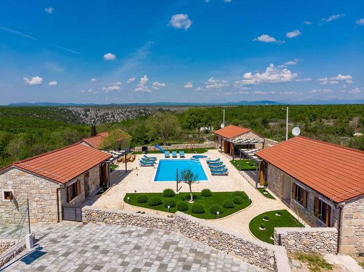 Promina-Luxusvilla mit 72 m2 beheiztem Pool, Whirlpool, Infrarotsauna, Tennisplatz, Medienraum in Dalmatinisches Zagora