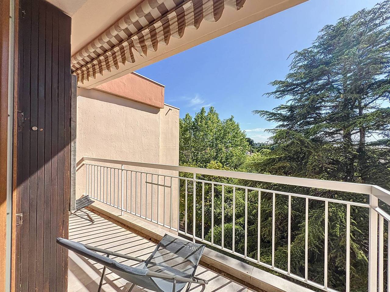 Appartement entier, Lumineux T3 climatisé près de la plage des Lecques, avec double terrasse et parking. in Les Lecques, Saint-Cyr-sur-Mer