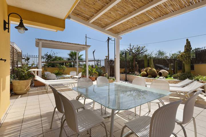 Gîte pour 15 personnes, avec Balcon ainsi que Jacuzzi et Jardin à Marina di Ragusa - 4