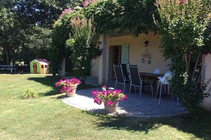 Location de vacances pour 6 personnes, avec Terrasse et Jardin à Domme