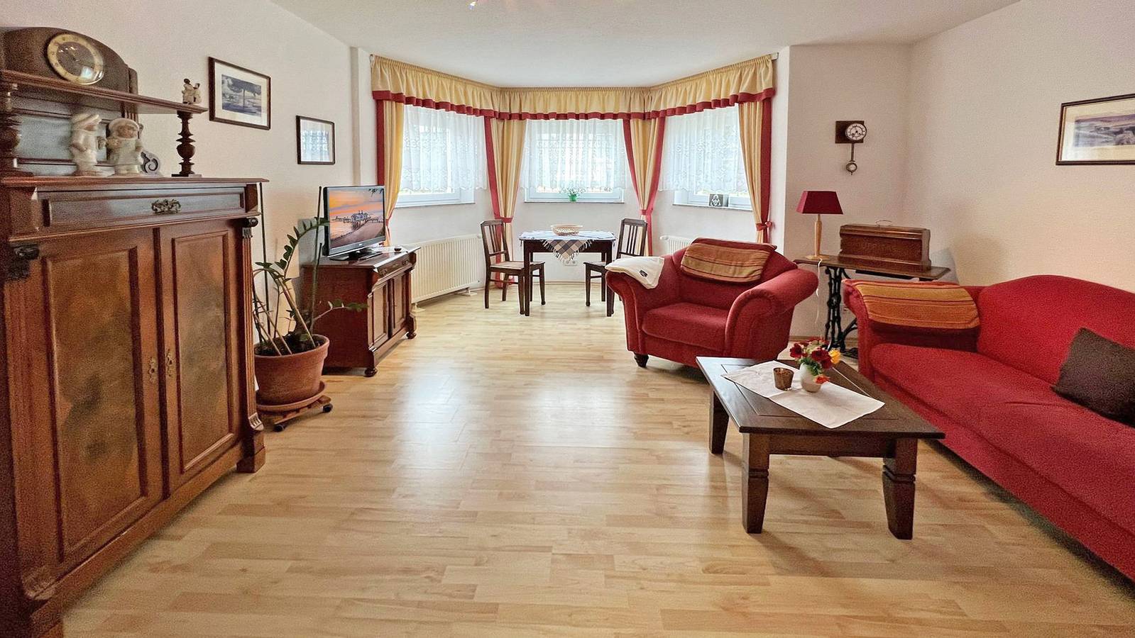 Ganze Ferienwohnung, Villa Vivien, Ostsee Hühnergott App. 3 in Göhren, Rügen
