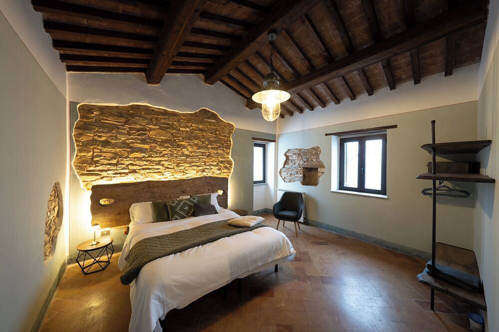 Agriturismo Podere Pietraluna in esclusiva, 8 apt x20, piscina panoramica, Bbq in Città di Castello (Italia), Valtiberina