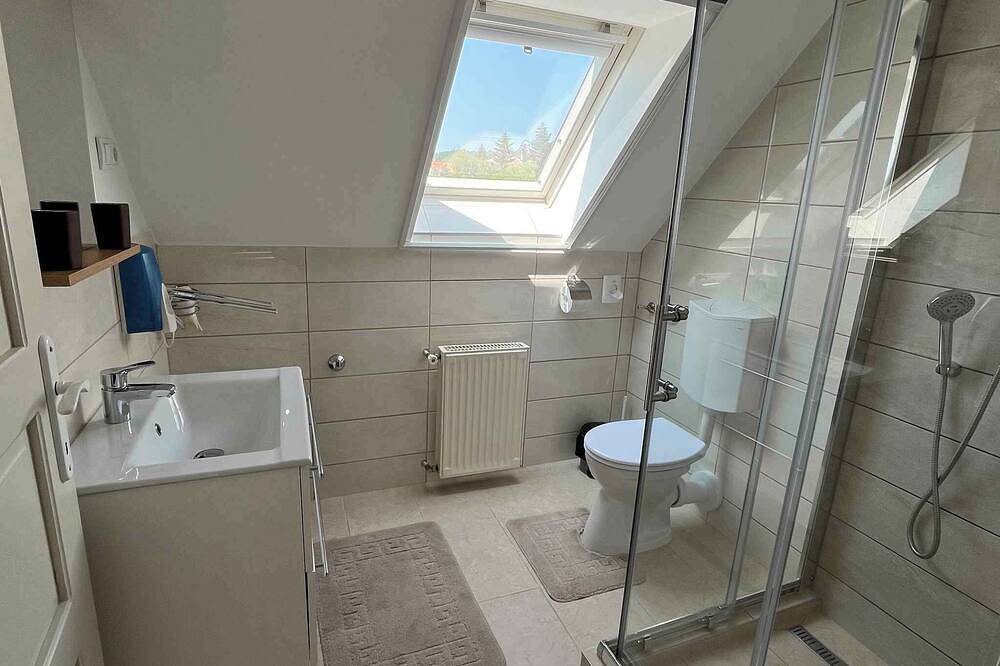 Ganze Wohnung, Ferienwohnung mit beheiztem Pool, Balkon Klimaanlage und Wlan in Gyenesdias, Balaton Hochland Nationalpark