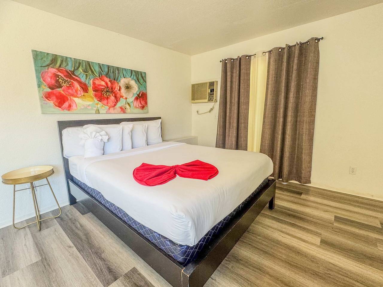 Entire apartment, 307 A Loft near San Diego Downtown Parking incl  in San Diego, San Diego County