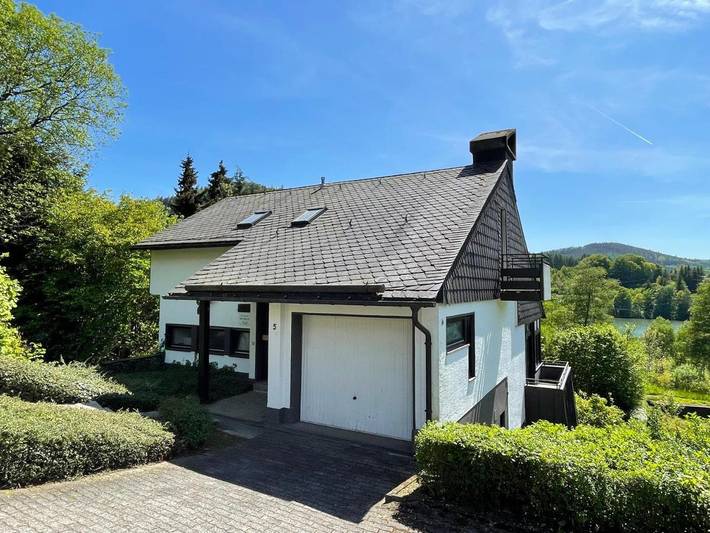 Ferienhaus für 12 Personen, mit Sauna und Ausblick sowie Garten und Seeblick, mit Haustier in Niedersfeld