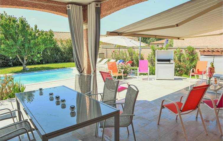 Location de vacances pour 6 personnes, avec terrasse et piscine, animaux acceptés à Mallemort - 2