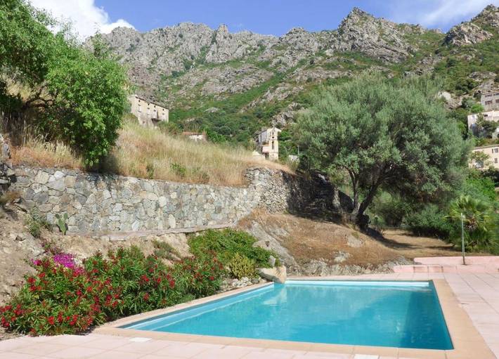 Gîte pour 5 personnes, avec piscine ainsi que jardin et vue à Lama - 4