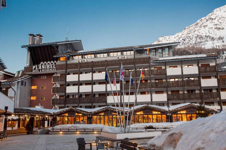 Hôtel pour 4 personnes, avec bassin pour enfant et piscine ainsi que sauna et vue, animaux acceptés