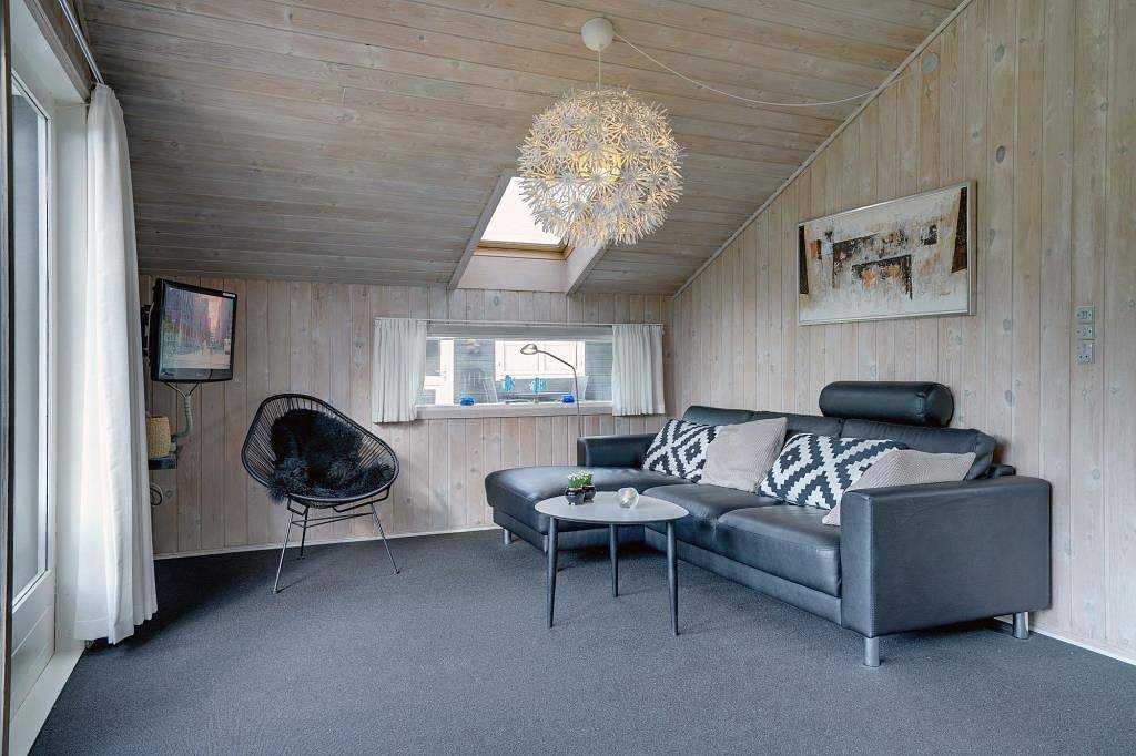 Gemütliches  Ferienhaus mit großer Holzterrasse. in Henne, Filsø See