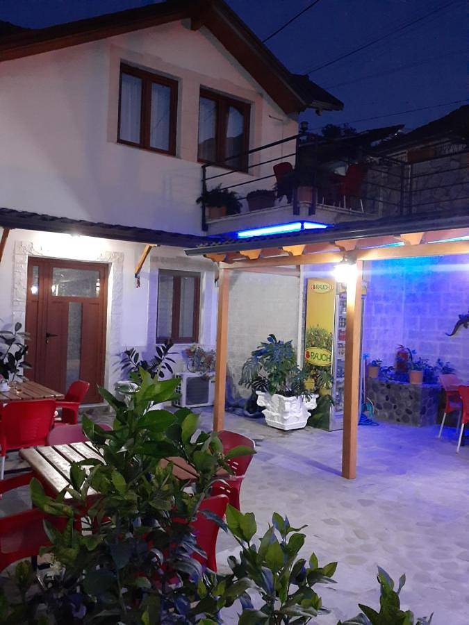 Maison d’hôte pour 5 personnes, avec jardin ainsi que terrasse et vue dans Gjirokastër - 2