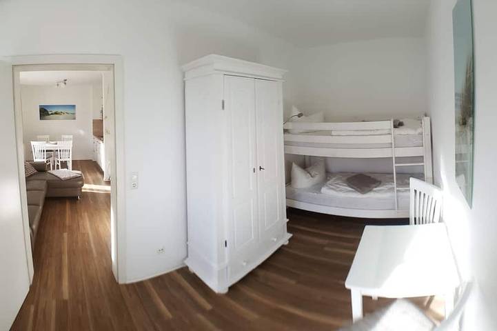 Appartement entier, Lumineux appartement rénové à 350m de la plage in Kühlungsborn, Mer Baltique (Mecklenburg)