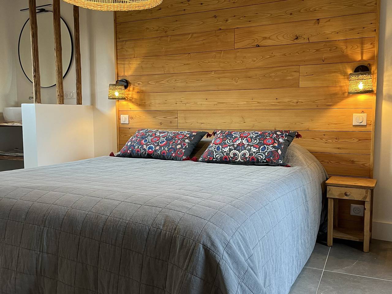 Ganze Wohnung, Zwei Etagen, voll renoviert, 85m², 8 Personen, herz des Dorfes, 2 Min. zu den Pisten, gratis Parken in La Plagne, Bellentre