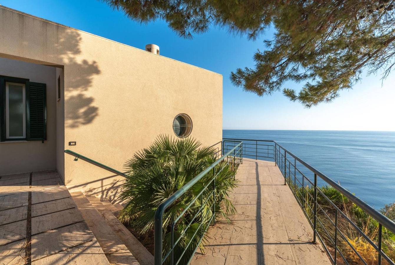 Villa Capo Zafferano con vista mare, Wi-Fi e aria condizionata in Capo Zafferano, Bagheria