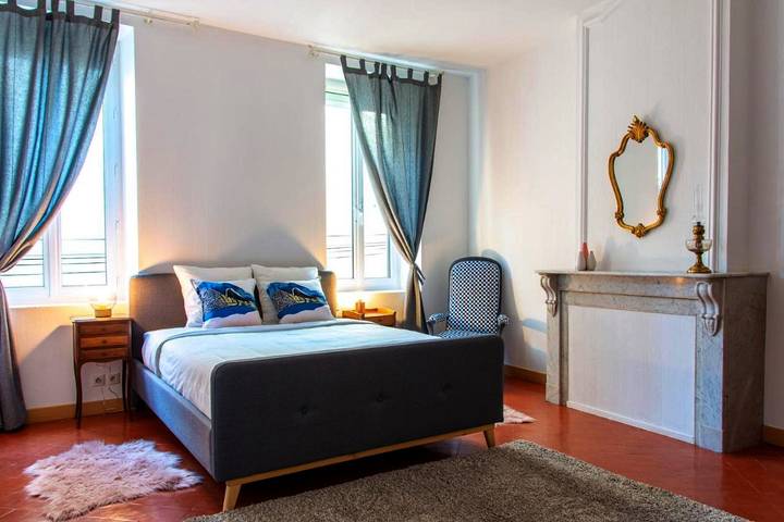 Alojamiento y desayuno para 5 personas, con balcón y vistas - 1