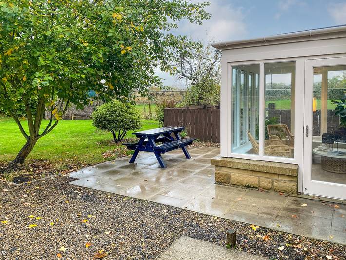 Cottage for 2 people, with garden, with pets in Leeds